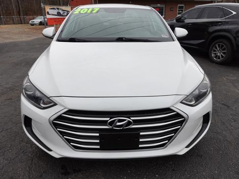 Used 2017 Hyundai Elantra SE FWD image 2