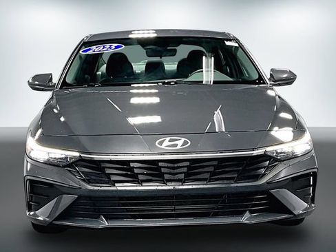 Used 2025 Hyundai Elantra SE FWD image 2