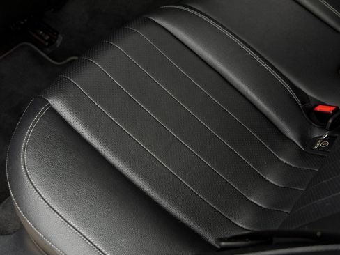 Used 2017 Mercedes-Benz E 300 4MATIC image 29