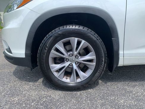 Used 2015 Toyota Highlander Plus AWD/4WD image 33