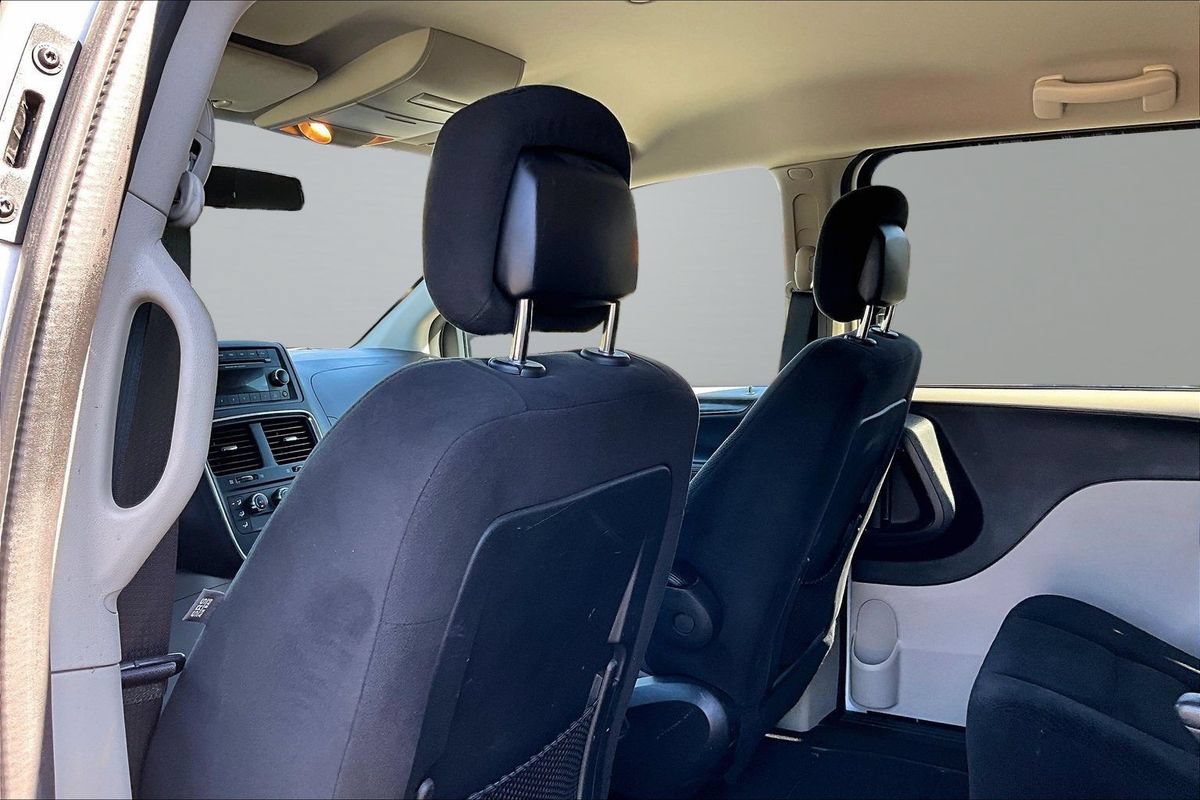 Used 2016 Dodge Grand Caravan SE w/ Quick Order Package 29E SE FWD image 19