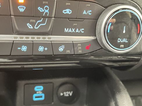 Used 2022 Ford Escape Titanium w/ Class II Trailer Tow Package image 23