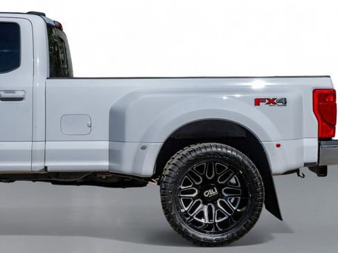 Used 2022 Ford F350 Lariat image 11