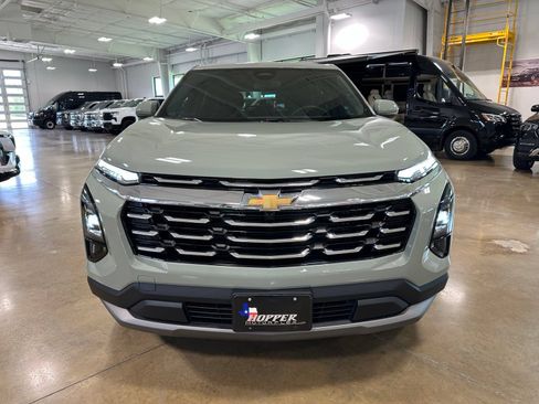 Used 2026 Chevrolet Equinox LT FWD image 2