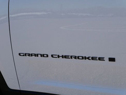 New 2025 Jeep Grand Cherokee Limited image 17