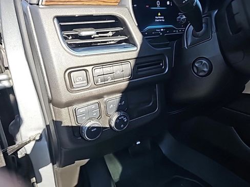 Used 2023 Chevrolet Suburban Premier image 20