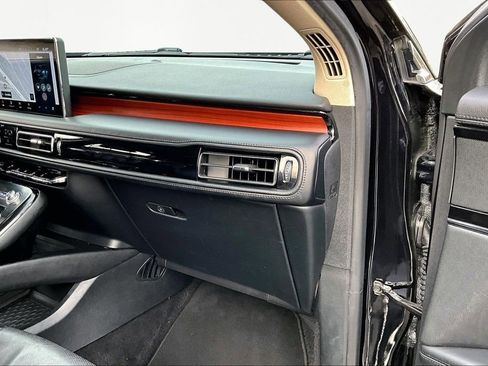 Used 2022 Lincoln Nautilus Reserve image 20