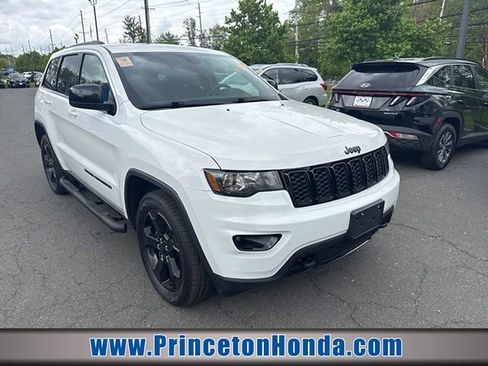 Used 2019 Jeep Grand Cherokee Laredo AWD/4WD image 1
