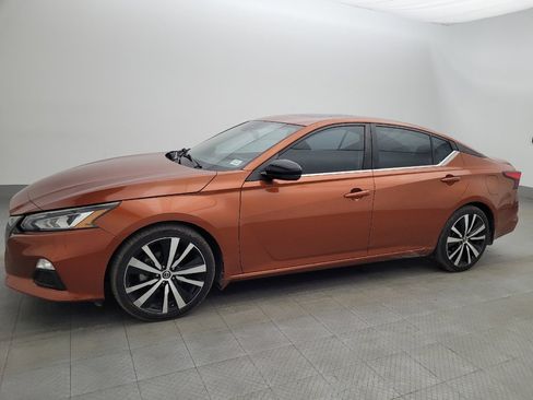 Used 2020 Nissan Altima 2.5 SR w/ Premium Package image 2