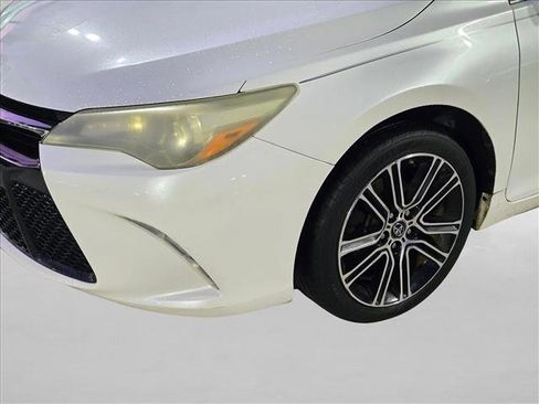 Used 2016 Toyota Camry SE FWD image 3