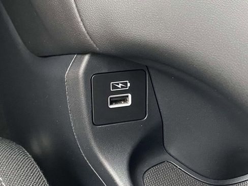 Certified 2023 Honda HR-V LX image 27
