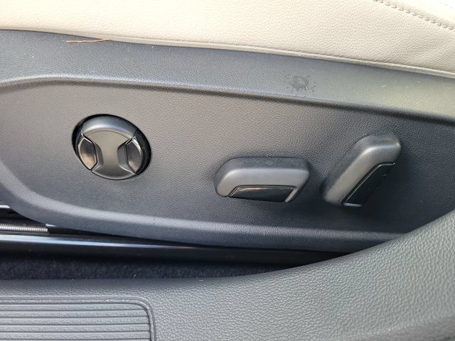 Certified 2023 Volkswagen Jetta SE w/ Panoramic Sunroof Package FWD image 18