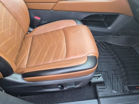 Used 2022 Nissan Pathfinder Platinum w/ Cargo Package FWD image 31