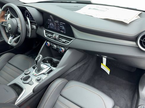 New 2025 Alfa Romeo Giulia w/ Driving Assist Package image 39
