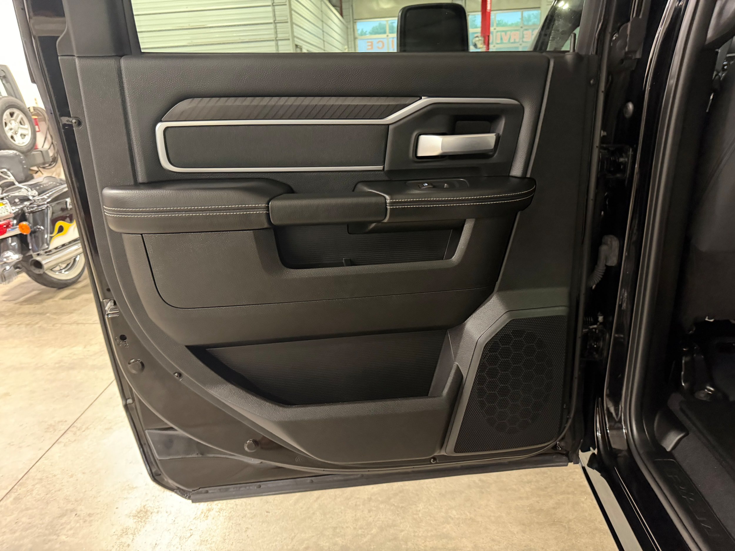 Used 2025 RAM 2500 Big Horn AWD/4WD image 33