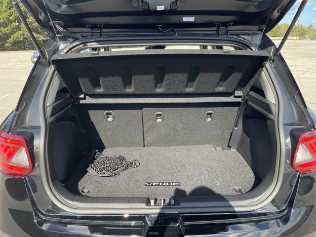 Used 2025 Hyundai Venue SEL FWD image 28