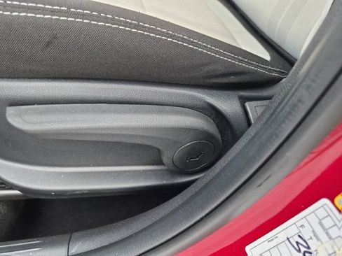 Used 2025 Hyundai Venue SEL FWD image 14