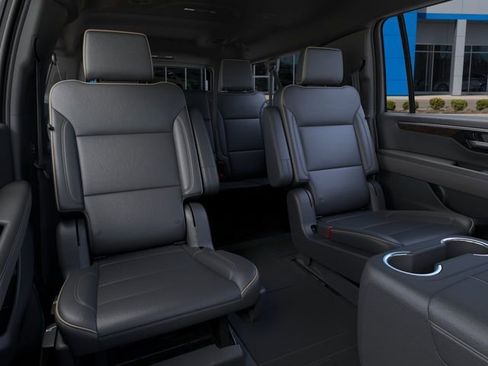 New 2025 Chevrolet Suburban Premier AWD/4WD image 17