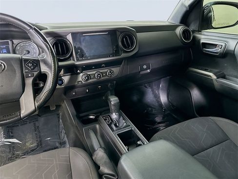 Used 2017 Toyota Tacoma TRD Sport w/ Tow Package image 18