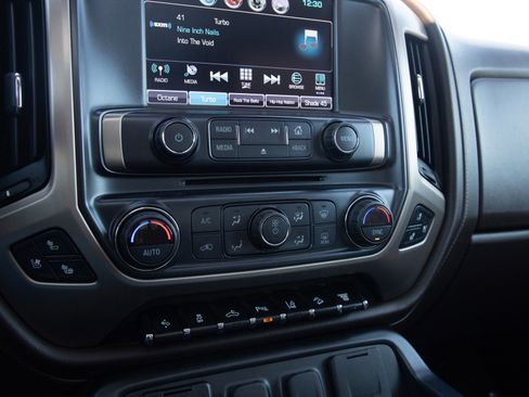 Used 2018 GMC Sierra 2500 Denali image 21