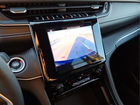 Used 2023 Jeep Grand Cherokee Altitude image 19