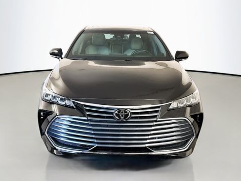 Used 2019 Toyota Avalon XLE w/ Moonroof Package image 2
