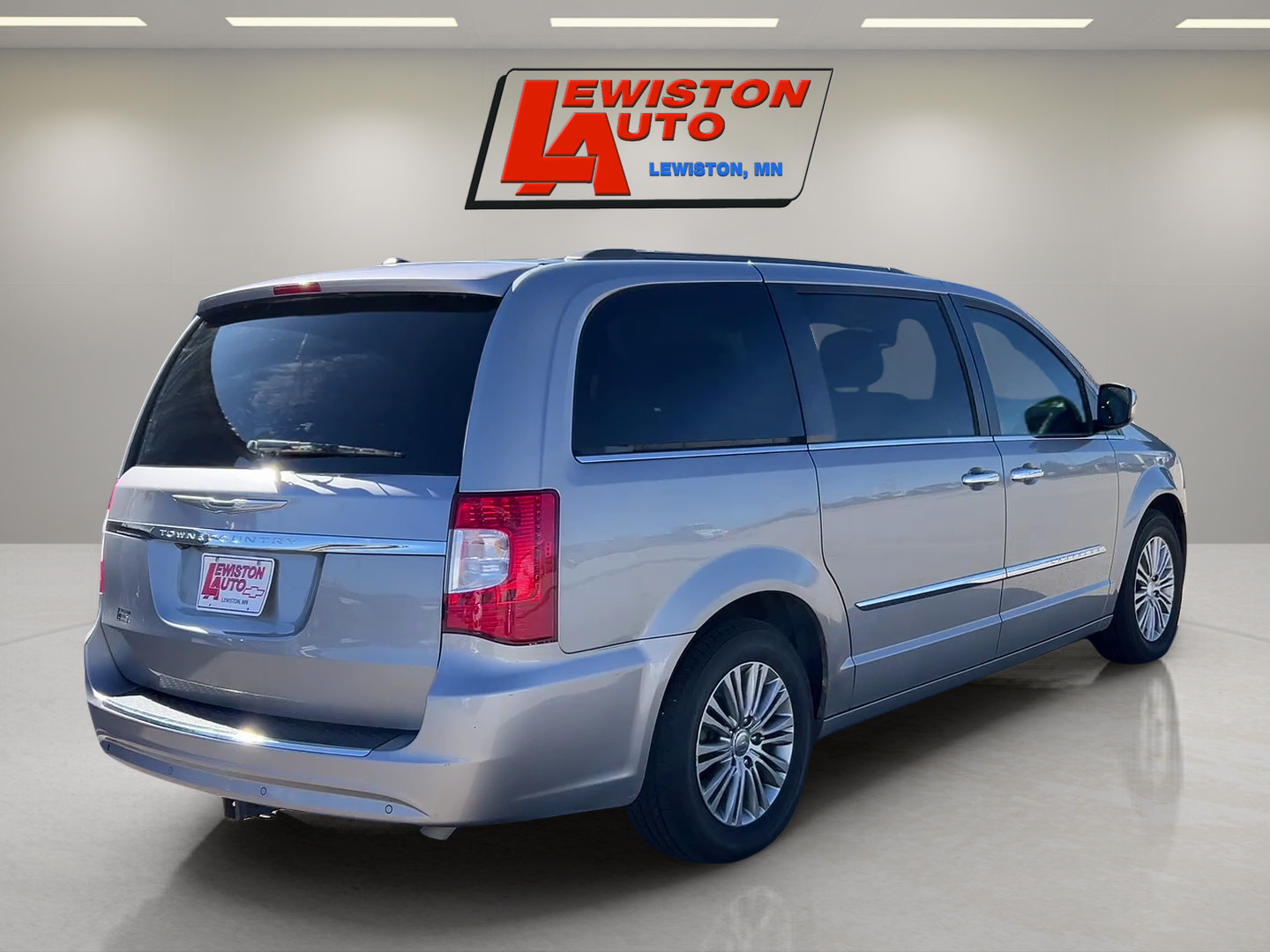 Used 2014 Chrysler Town & Country Touring-L w/ Driver Convenience Group FWD image 5
