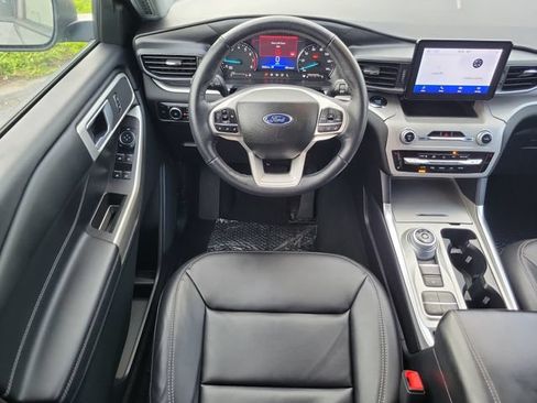 Used 2023 Ford Explorer XLT w/ Equipment Group 202A RWD image 11