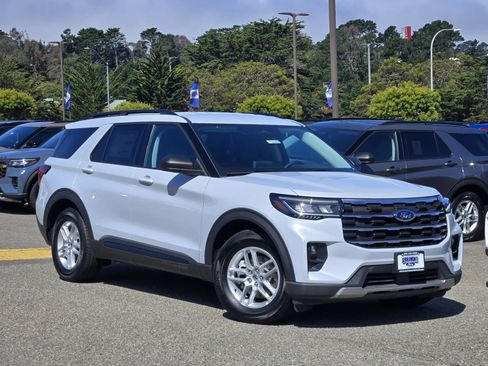 New 2026 Ford Explorer Active w/ Active Comfort Package RWD image 2