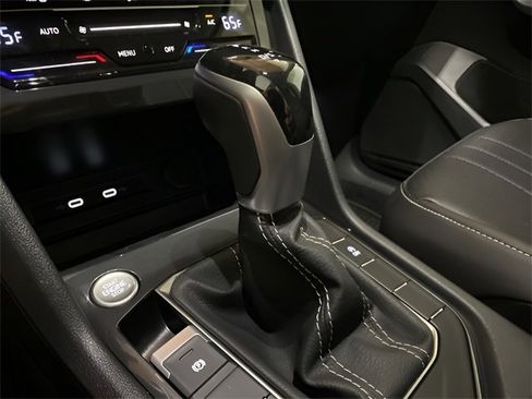 Used 2022 Volkswagen Tiguan SE image 49