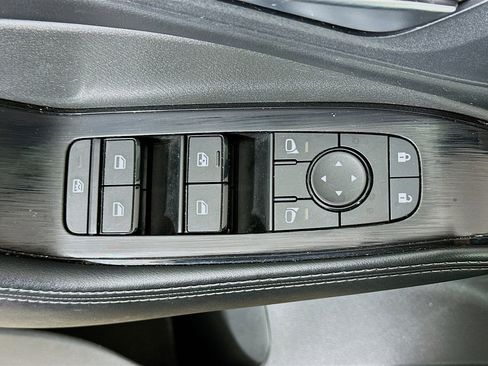 Used 2024 Nissan Rogue SV image 15