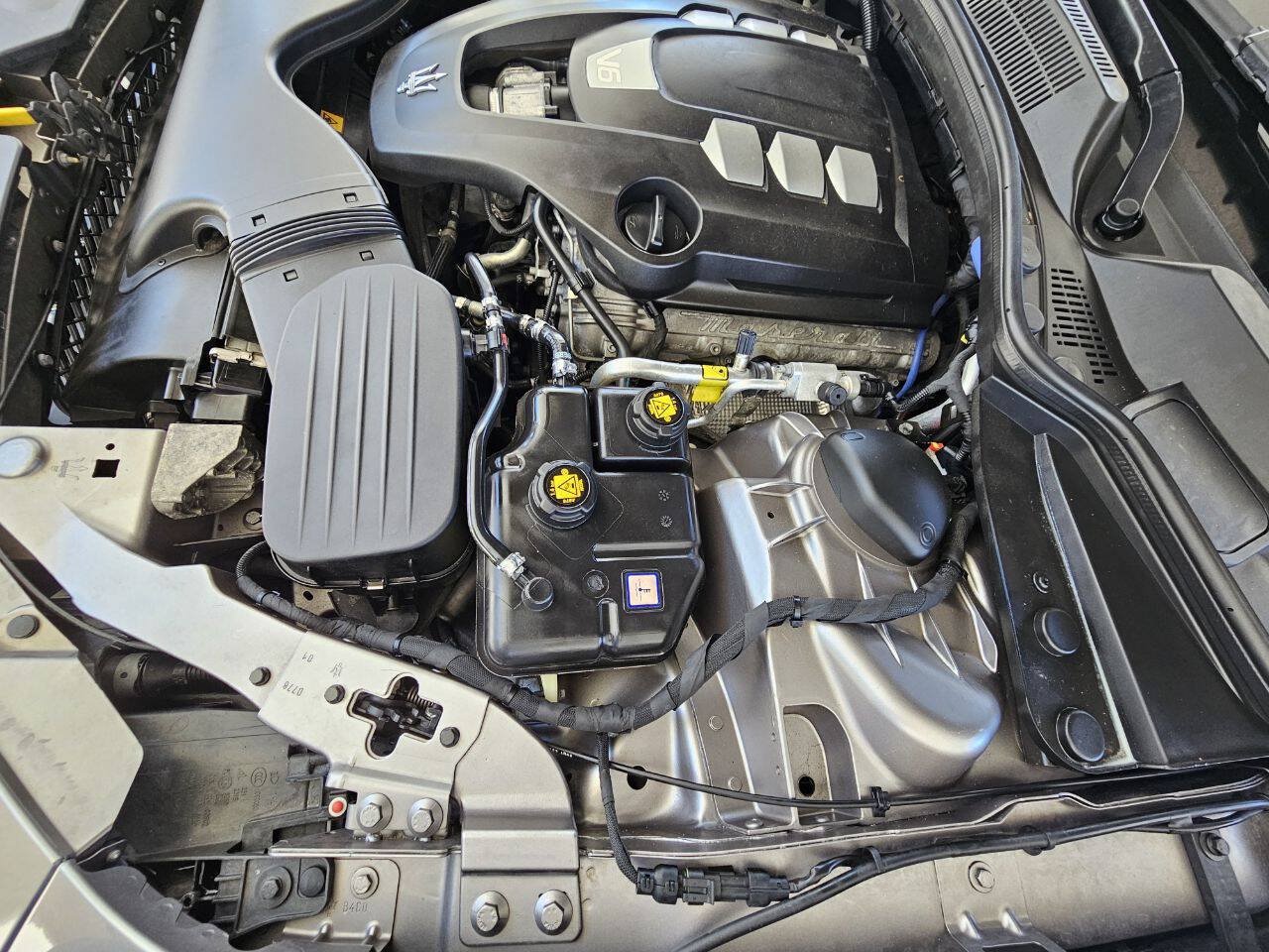 Used 2014 Maserati Ghibli RWD image 34