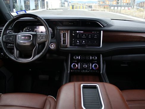 Used 2024 GMC Yukon XL Denali Ultimate AWD/4WD image 7