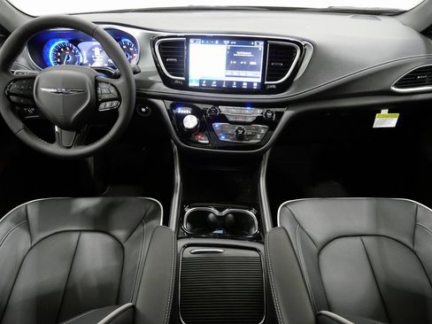 New 2026 Chrysler Pacifica Limited w/ S Appearance Package image 11