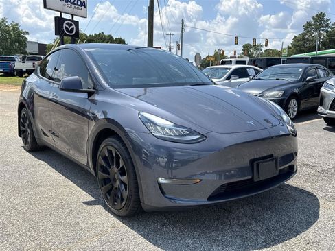 Used 2023 Tesla Model Y Long Range AWD/4WD image 1