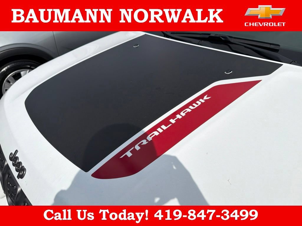 Used 2025 Jeep Compass Trailhawk AWD/4WD image 25
