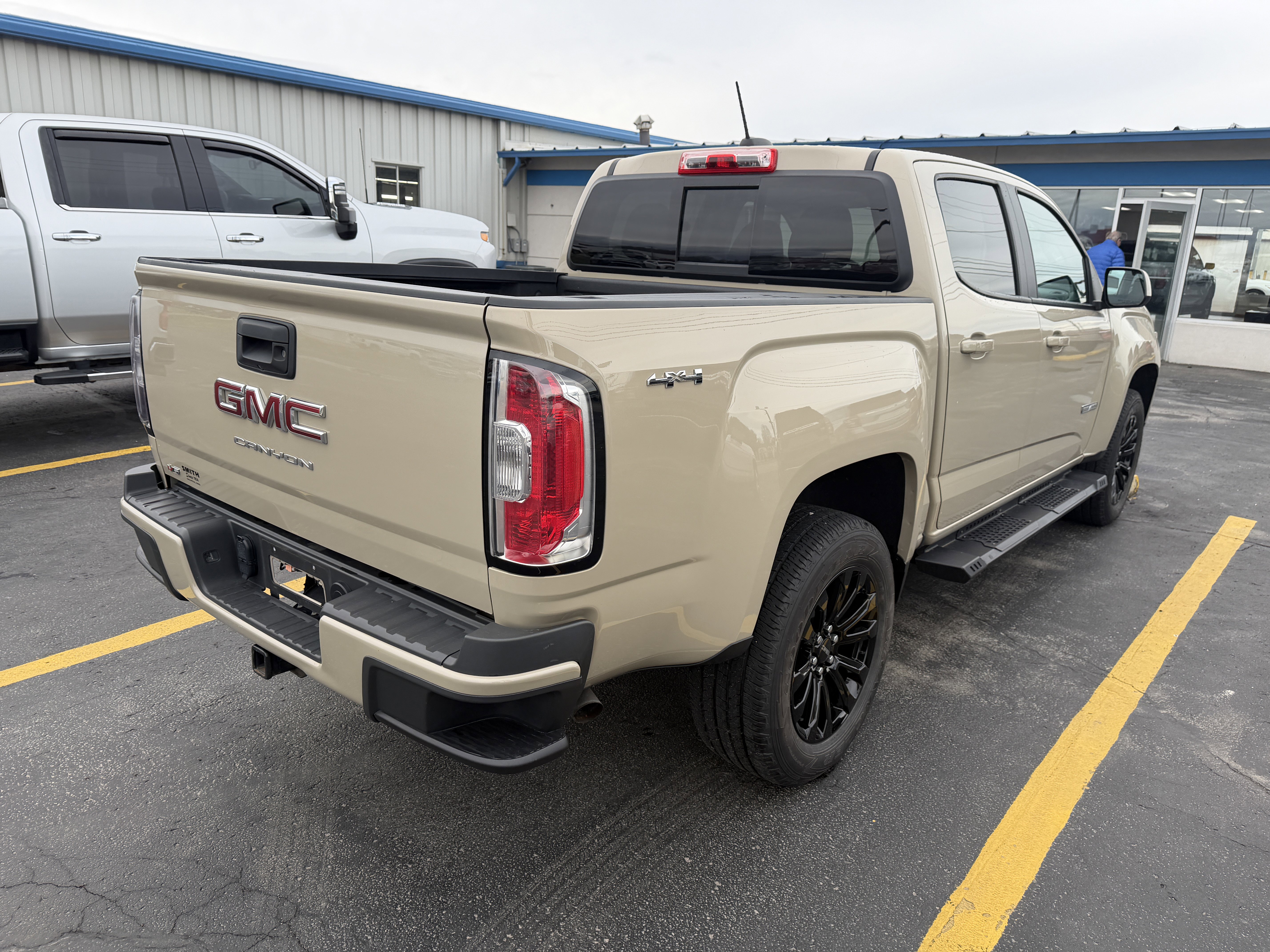Used 2022 GMC Canyon Elevation w/ Elevation Premium Package AWD/4WD image 3