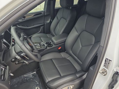 New 2026 Porsche Macan AWD/4WD image 5