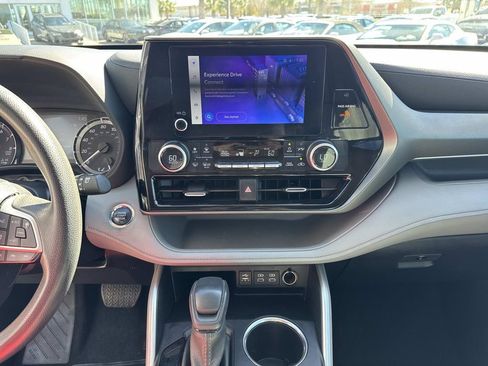 Used 2023 Toyota Highlander L image 25