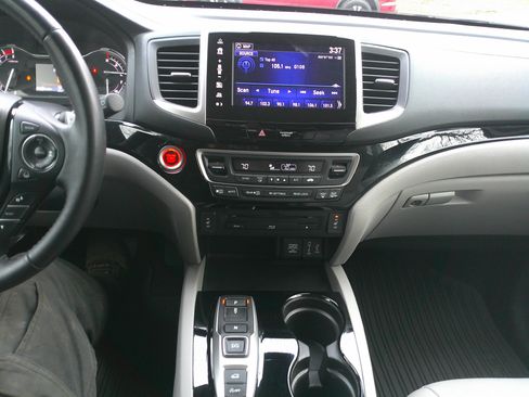 Used 2018 Honda Pilot Touring image 26