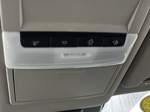 Used 2023 Nissan Rogue S image 31