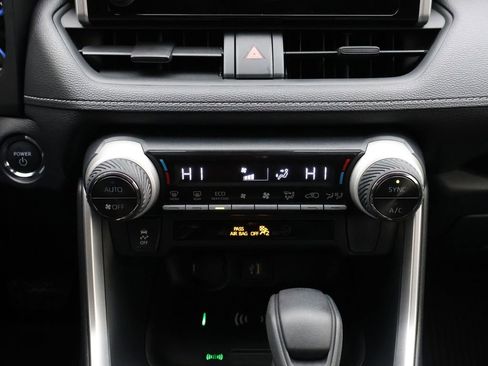 Used 2025 Toyota RAV4 XLE image 29