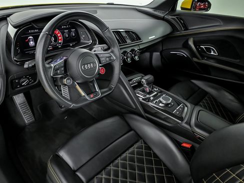 Used 2020 Audi R8 V10 w/ Carbon Exterior Package image 24