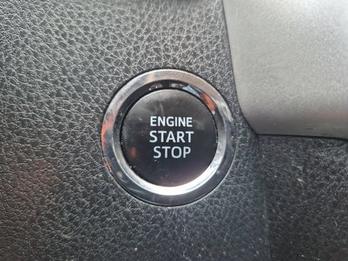 Used 2014 Toyota Highlander XLE AWD/4WD image 16