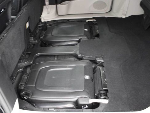 Used 2024 Chrysler Pacifica Touring-L FWD image 35