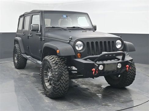 Used 2012 Jeep Wrangler Unlimited Sahara image 8