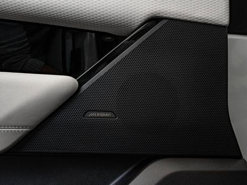 Used 2023 Land Rover Range Rover Velar R-Dynamic S image 27