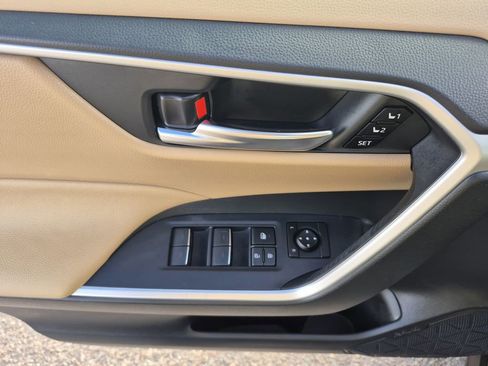 Used 2023 Toyota RAV4 XLE Premium image 7