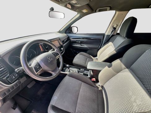 Used 2020 Mitsubishi Outlander ES FWD image 11