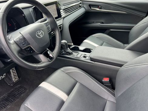 Used 2025 Toyota Camry SE FWD image 5